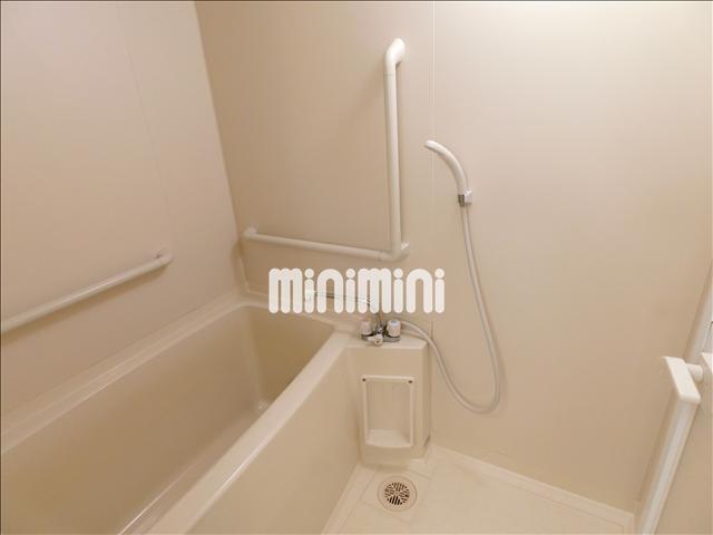 バス・シャワールーム　追焚き機能付きのお風呂。