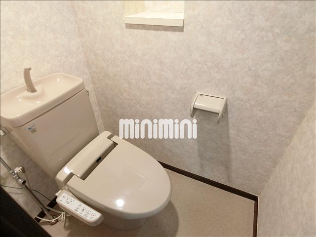 トイレ　温水洗浄便座付きトイレです。