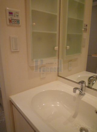 洗面設備　うれしい独立洗面台！