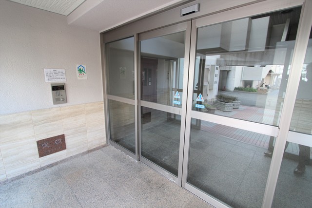 エントランス　オートロック完備