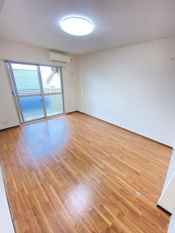 その他部屋・スペース　落ち着いた色調の寝室です