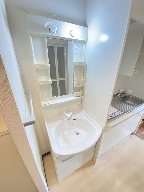 洗面設備　スペースが確保できる洗面所です