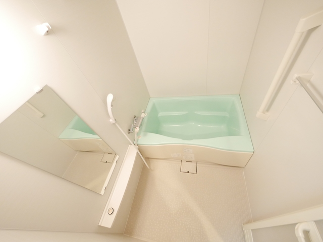 バス・シャワールーム　★浴室乾燥機付きのバス。雨の日の洗濯も安心です★