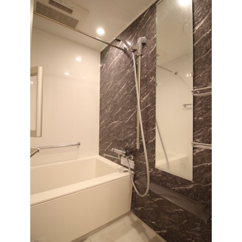 バス・シャワールーム　写真は同タイプ住居です。