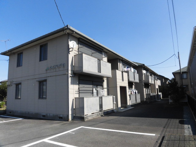 建物外観　日当たり良好・全駐車場並列