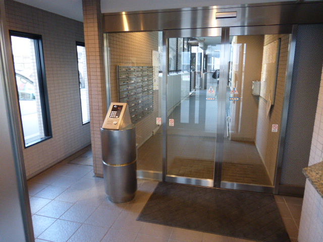 ロビー　綺麗なロビー　　防犯カメラ・宅配ボックス付