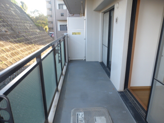 バルコニー　東南向　陽当たり良好
