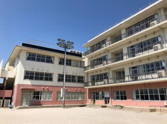 小学校　栃木市立栃木中央小学校（小学校）まで740m