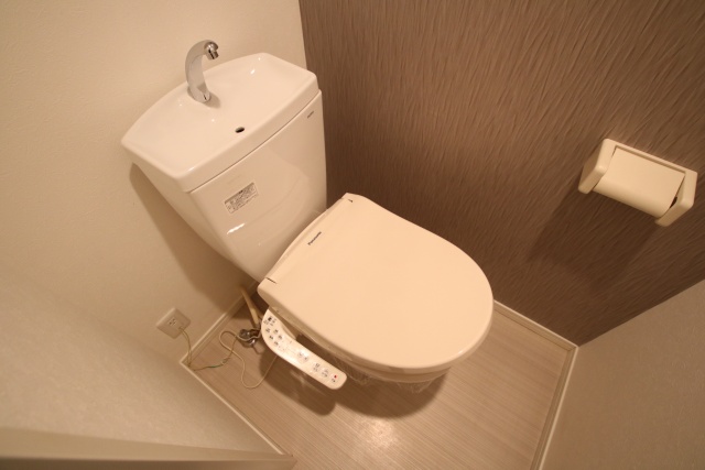 トイレ　※別室の参考写真の為、現況優先です。