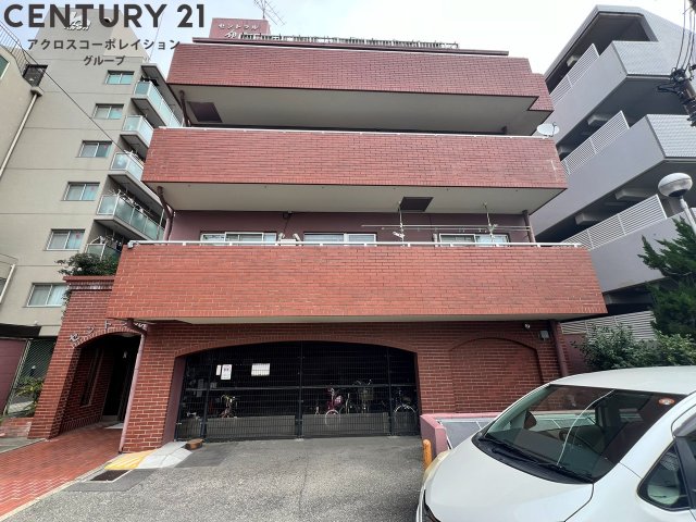 建物外観　敷地内に駐車場あります！