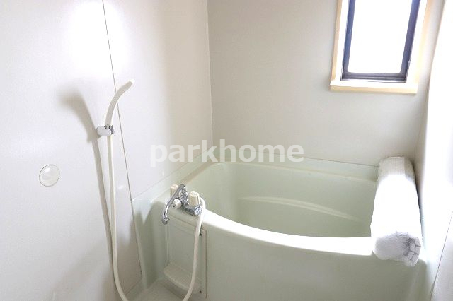 バス・シャワールーム　落ち着いた空間のお風呂です