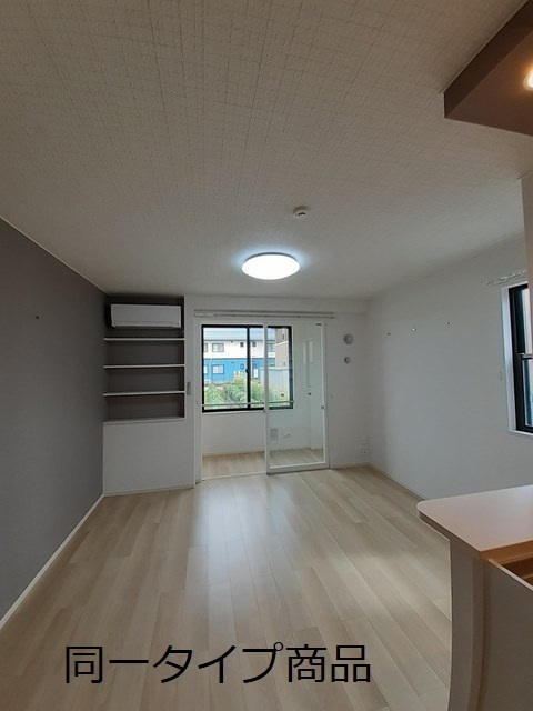 居室・リビング　※同一タイプ部屋の写真になります。