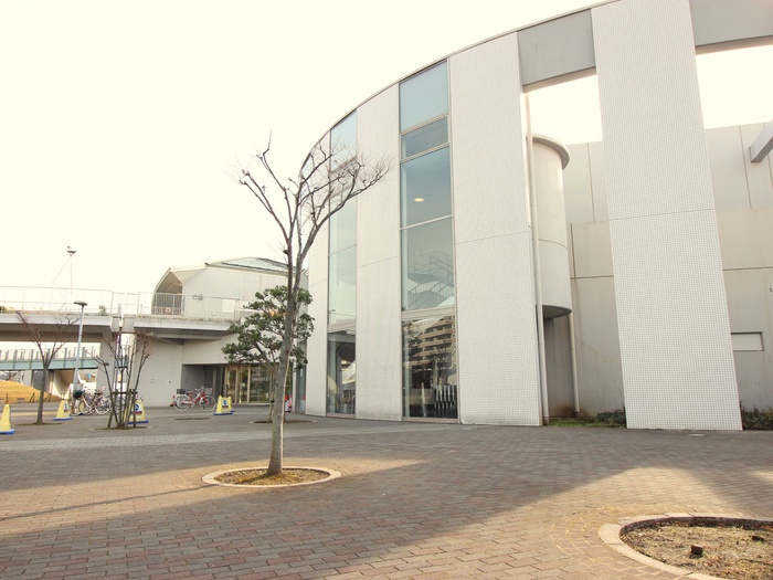 図書館　吉川市立図書館（図書館）まで1000m