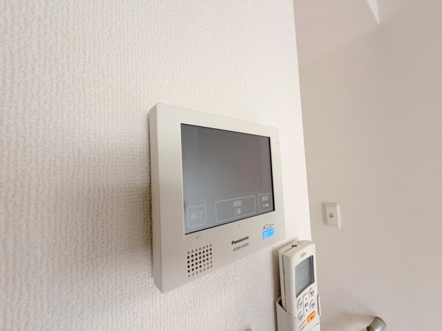 セキュリティ　TVモニターホンで来客が誰か確認してから開けて下さいね