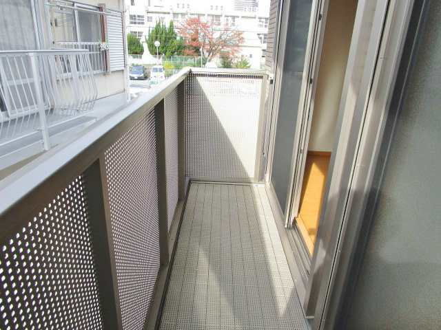 バルコニー　※別号室の写真です。
