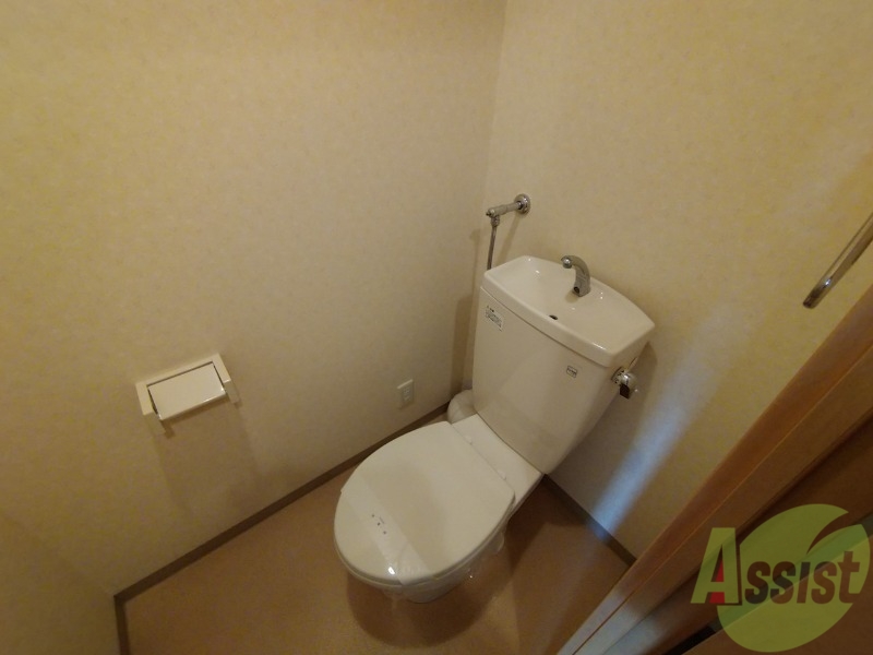 トイレ　こちらはトイレです。清潔感があり、安心して使用できます。