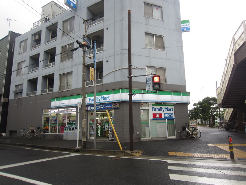 コンビニ　ファミリーマート（コンビニ）まで268m