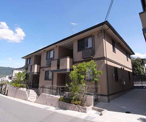 建物外観　閑静な住宅地にたっています。