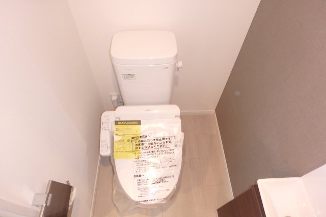 トイレ　他のお部屋の参考写真となります。