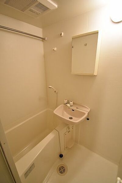 バス・シャワールーム　（別タイプ参考写真）クレアシオン後楽園　　文京区本郷1