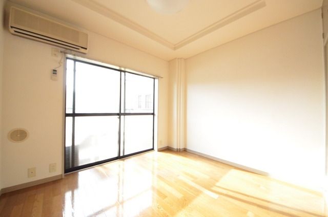 居室・リビング　☆明るいお部屋です☆