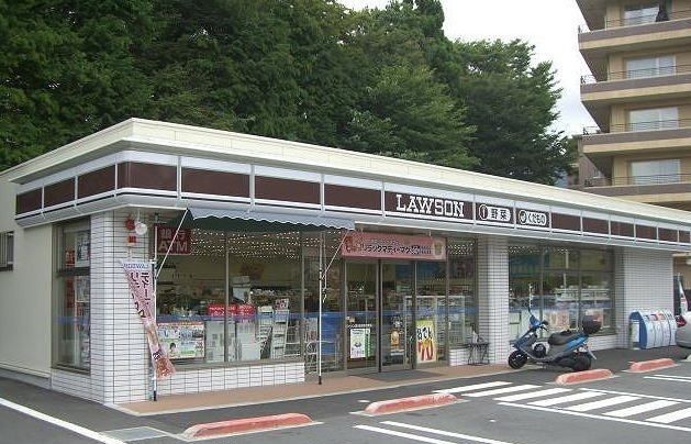 コンビニ　ローソン仙石原店（コンビニ）まで950m