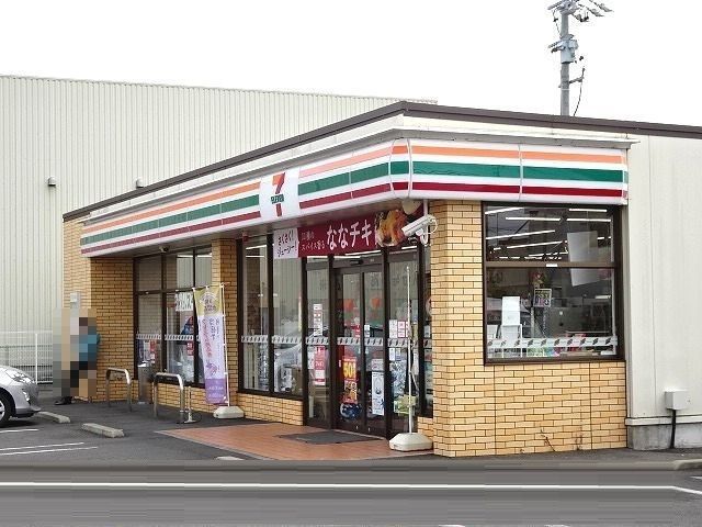 コンビニ　セブンイレブン（コンビニ）まで230m
