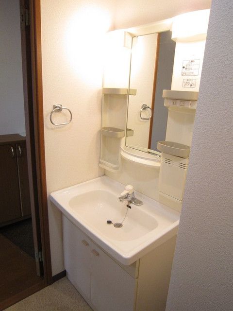 洗面設備　忙しい朝に嬉しい独立洗面台です