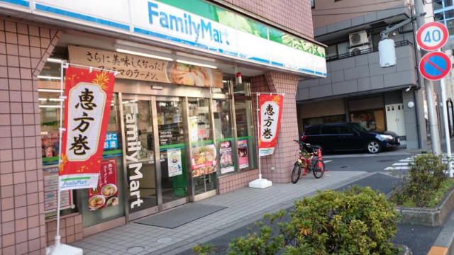コンビニ　ファミリーマート神田佐久間町店（コンビニ）まで204m