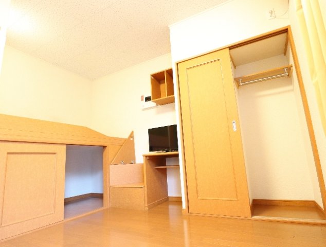 その他部屋・スペース　落ち着いた色調の寝室です