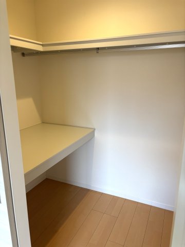 収納　ウォークインクローゼット※反転イメージです