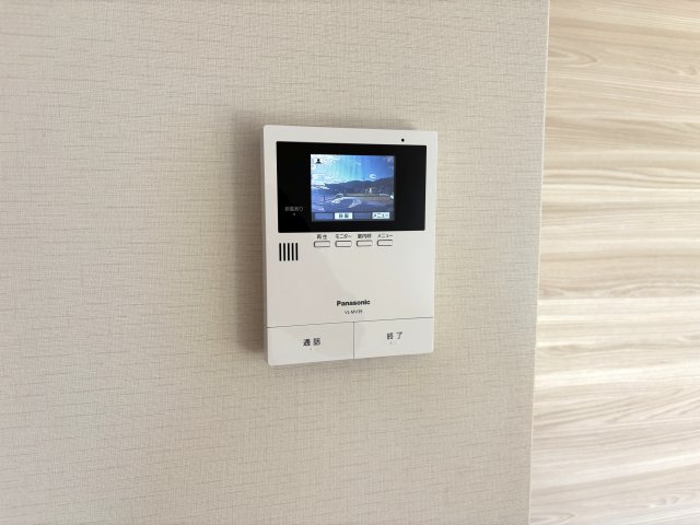 セキュリティ　TV付インターホン※反転イメージです