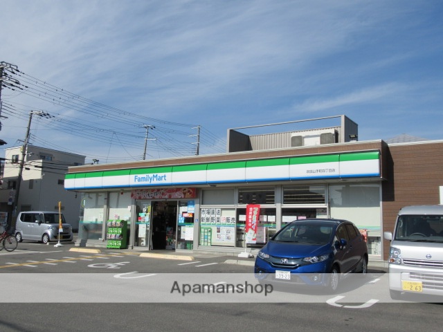 コンビニ　ファミリーマート（コンビニ）まで400m