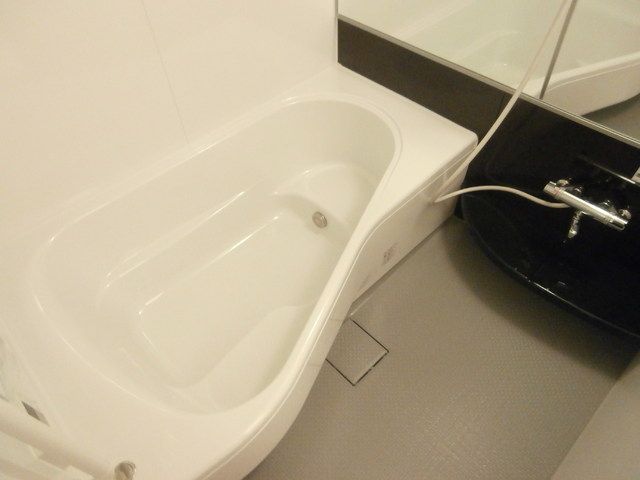 バス・シャワールーム　★１坪タイプのお風呂です。追い焚き・浴室乾燥機付き★