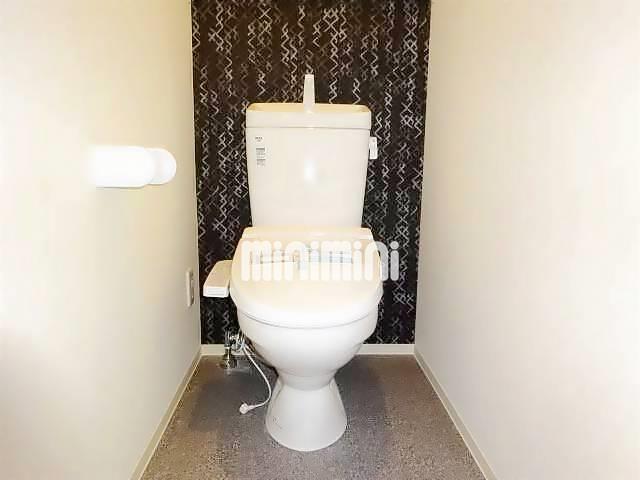 トイレ　嬉しいウォシュレット付きトイレです