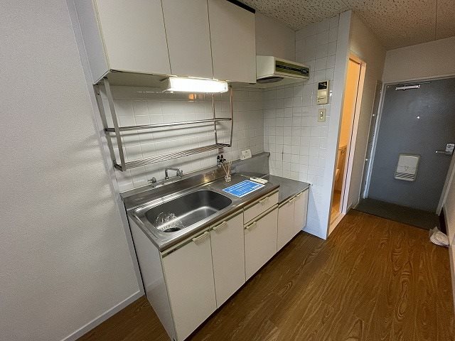 キッチン　同物件別部屋