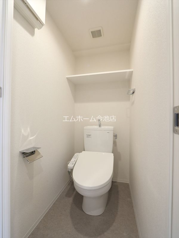 トイレ　温水洗浄便座付トイレ