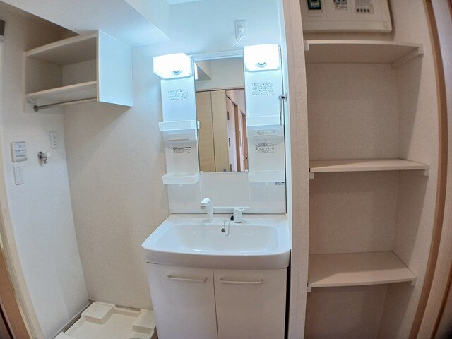 洗面設備　コンパクトで使いやすい洗面所