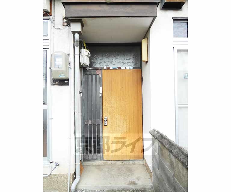 その他共有部分　４８－３－２の入口です