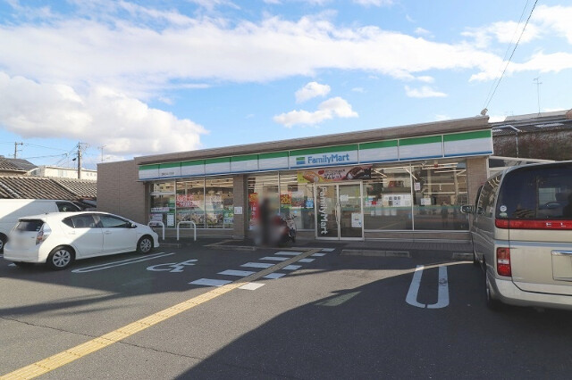コンビニ　ファミリーマート加美北三丁目店（コンビニ）まで331m