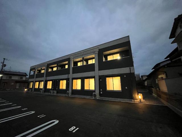 駐車場　外観写真（夜）