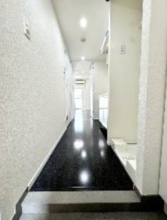 玄関　※同タイプの別のお部屋です。