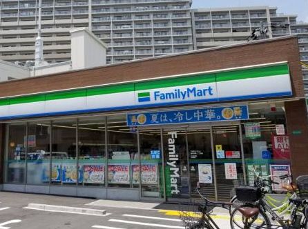 コンビニ　ファミリーマート 善源寺町二丁目店（コンビニ）まで30m