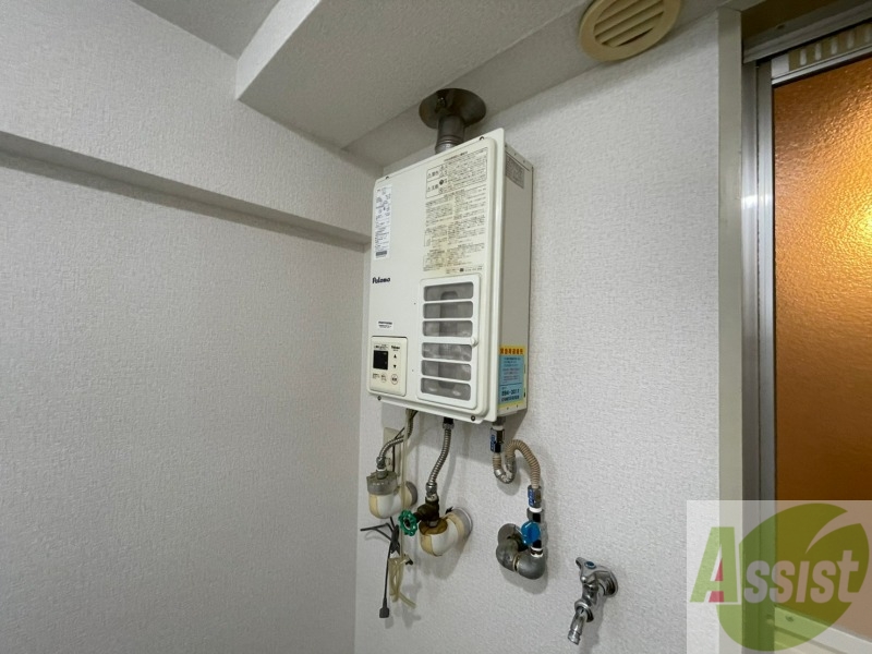 その他設備　ガス給湯器です。操作しやすいパネルになってます。