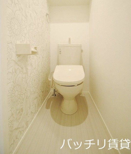 トイレ　別号室タイプの為、現状を優先致します。