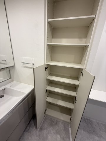 収納　洗面台横収納
