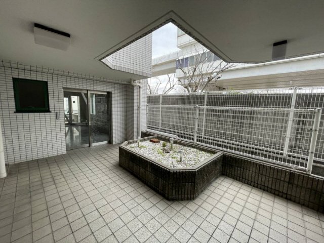 エントランス　建物の内部です
