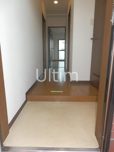 玄関　別部屋のお写真です。ご参考までに！