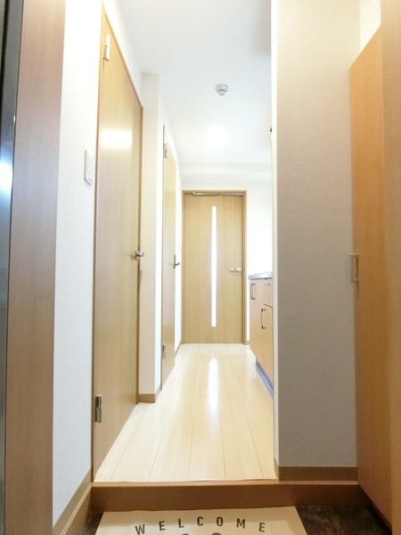 玄関　別部屋２０３の写真です。