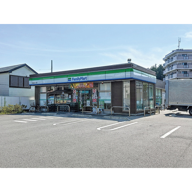 コンビニ　ファミリーマート　大和草柳三丁目店（コンビニ）まで400m